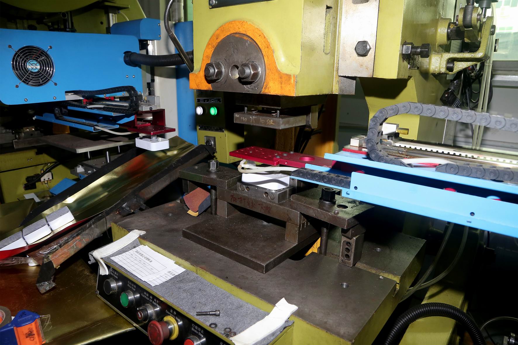 custom tin press tooling station
